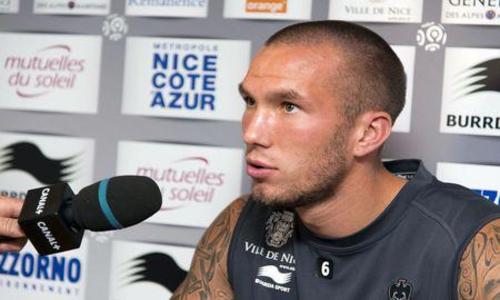 Digard prolonge a nice