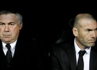 Real Madrid /Bayern Munich - Ancelotti peste l'arbitrage, Zidane botte en touche